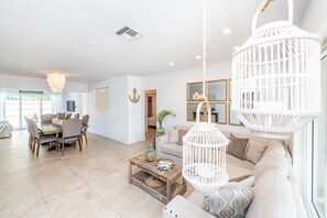 Smart TV, fireplace, table tennis