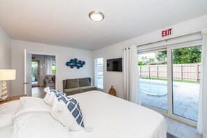 4 Schlafzimmer, Schreibtisch, Bügeleisen/Bügelbrett, Reisekinderbett