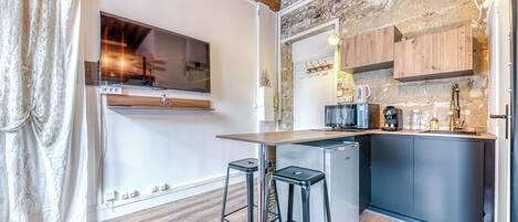 Micro-ondes, cafetière/bouilloire