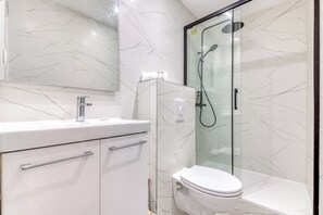 Secador de pelo y toallas