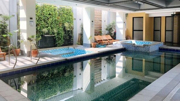 Outdoor pool - RedDoorz @ Occazia Hotel Pampanga (Bacolor)