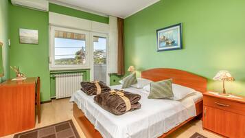 1 bedroom, iron/ironing board, free WiFi, bed sheets