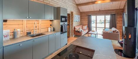 Frigorífico, horno, placa de cocina y lavavajillas