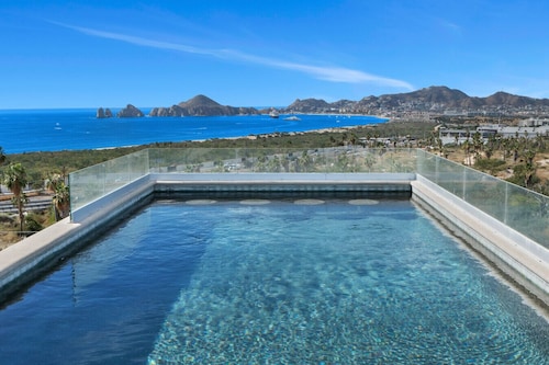 Arch views, Infinity Pool, Cozy, Close to Beaches