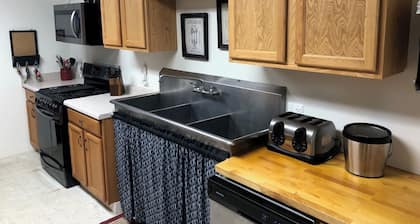 Sleeps 40- 12 Bedroom/12 Bath Lodge on 80 acres with 26' x 52' Great Room