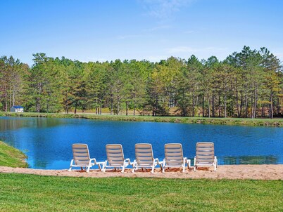 Sleeps 40-  12 Bedroom/12 Bath Lodge on 80 acres with 26' x 52' Great Room