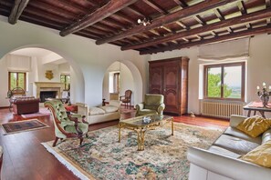 Living area - Villa Madonna del Giglio by MMega (Agello)
