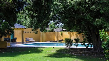Outdoor pool, pool umbrellas, sun loungers
