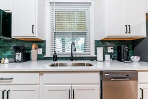 Fridge, microwave, oven, stovetop - Lakeside Oasis Cottage - Indian Lake! (Lakeview)