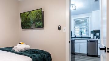 2 slaapkamers, een strijkplank/strijkijzer, gratis wifi, beddengoed