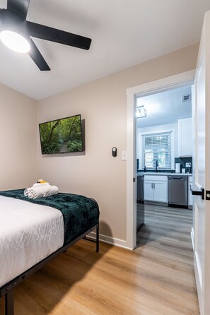 2 dormitorios, tabla de planchar con plancha, wifi gratis y ropa de cama