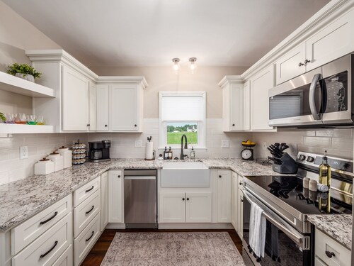 Sugar Grove Farmhouse - Hocking Hills! - Hot Tub!