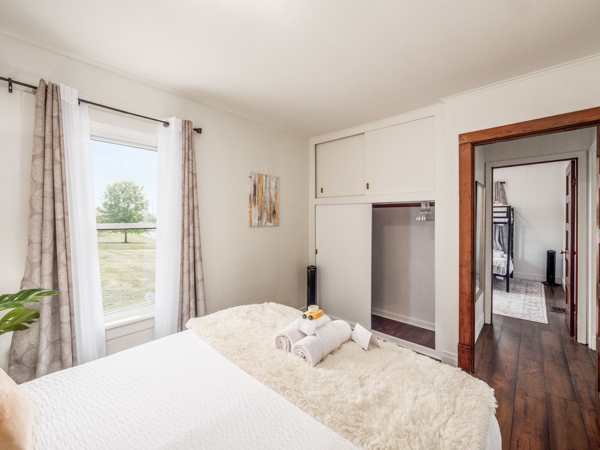 2 多间卧室、上网接入