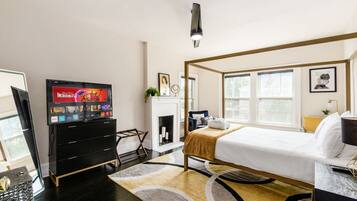 4 bedrooms, desk, iron/ironing board, free WiFi