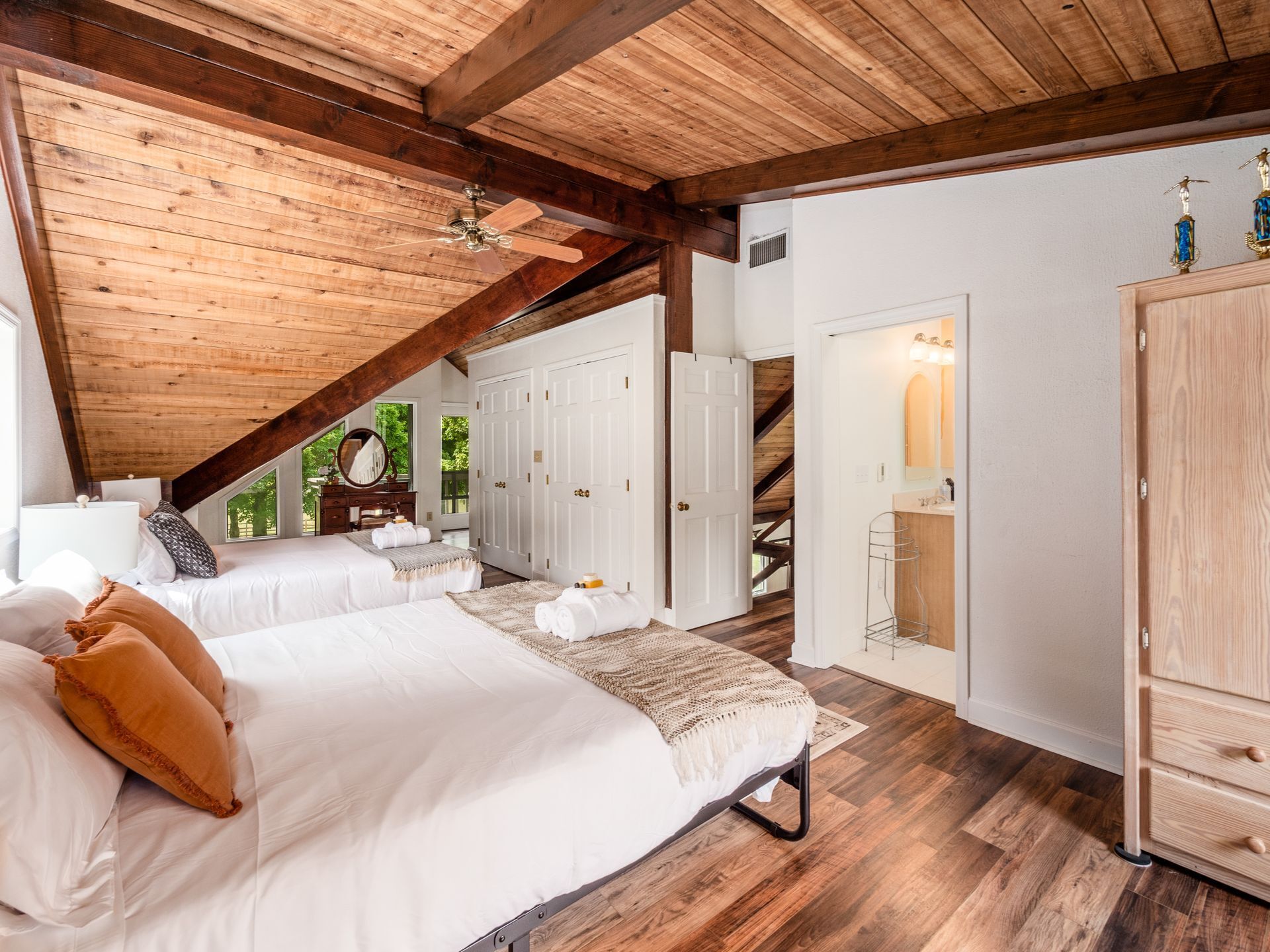 3 chambres, bureau, fer et planche à repasser, Wi-Fi gratuit