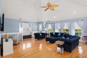 TV connectée, cheminée, baby-foot