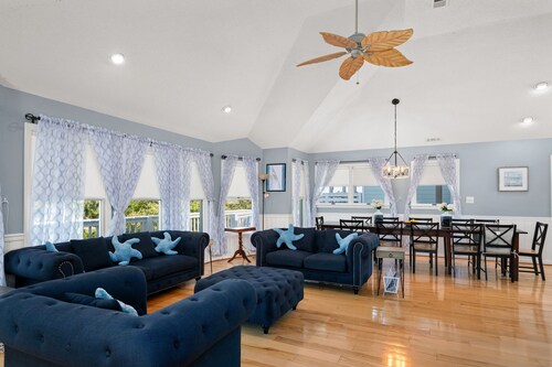 Starfish Serenade: Pet-Friendly, Hot Tub, Game Room, Community Pool Access