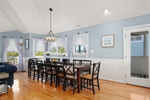 Dining - Starfish Serenade: Pet-Friendly, Hot Tub, Game Room, Community Pool Access (Nags Head)