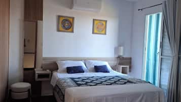 1 dormitorio, tabla de planchar con plancha, wifi y ropa de cama