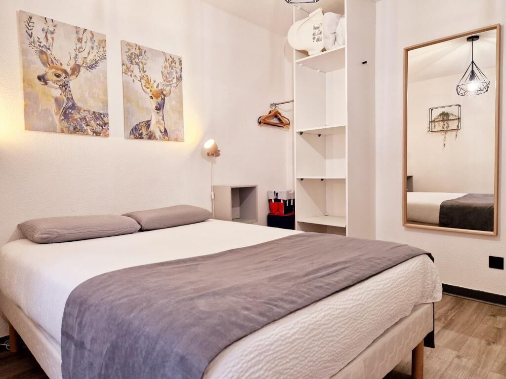 2 Schlafzimmer, Schreibtisch, Bügeleisen/Bügelbrett, kostenloses WLAN