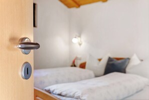 1 chambre, fer et planche à repasser, Wi-Fi gratuit, draps fournis