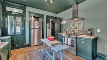 Frigorífic, microones, forn i placa de cuina