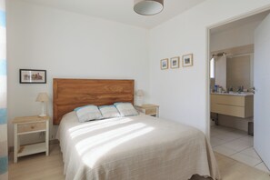 4 bedrooms, bed sheets