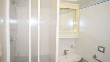 Dusch, hårtork, bidé och handdukar