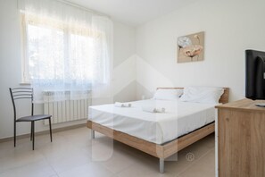 2 bedrooms, WiFi, bed sheets