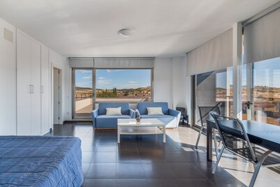 Country House 'Laberinto' with Private Terrace, Private Garden and Wi-Fi