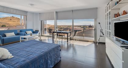 Country House 'Laberinto' with Private Terrace, Private Garden and Wi-Fi