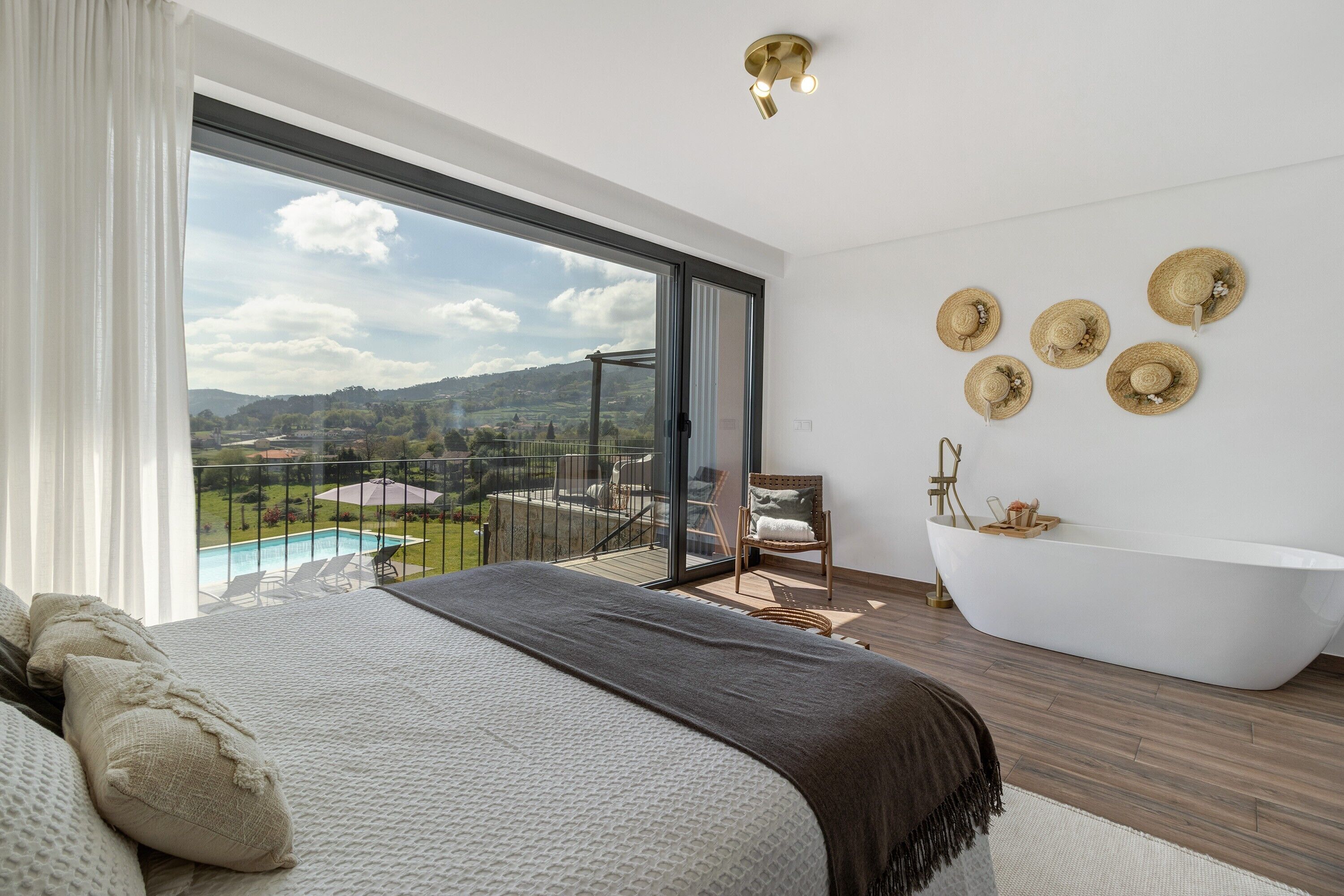 2 chambres, fer et planche à repasser, Wi-Fi gratuit, draps fournis