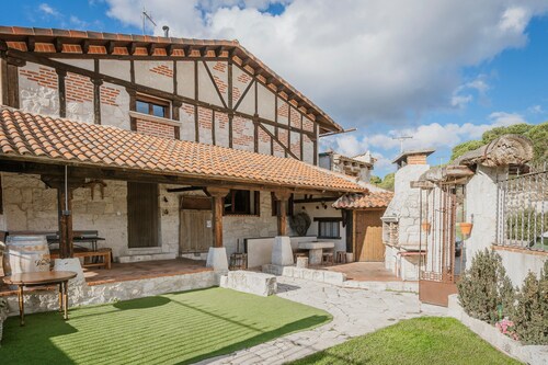 Country House 'El Pico Llanillo' with Mountain View, Private Pool and Wi-Fi