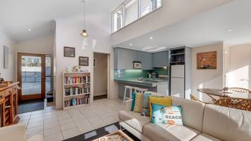 TV connectée, jeux vidéo, livres