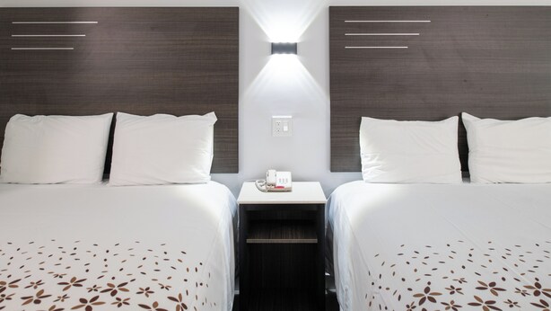 Ropa de cama de alta calidad y escritorio