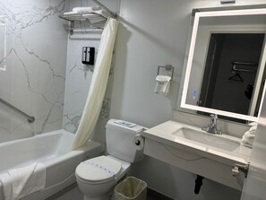 Hair dryer, towels, soap, shampoo - Beach Inn - A Huntington Beach Motel (Huntington Beach)