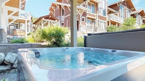 Outdoor spa tub - Ski-In, Ski-Out 2-Bedroom Condo at Stone's Throw (Sun Peaks)
