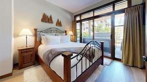 2 bedrooms, internet, bed sheets, wheelchair access - Ski-In, Ski-Out 2-Bedroom Condo at Stone's Throw (Sun Peaks)