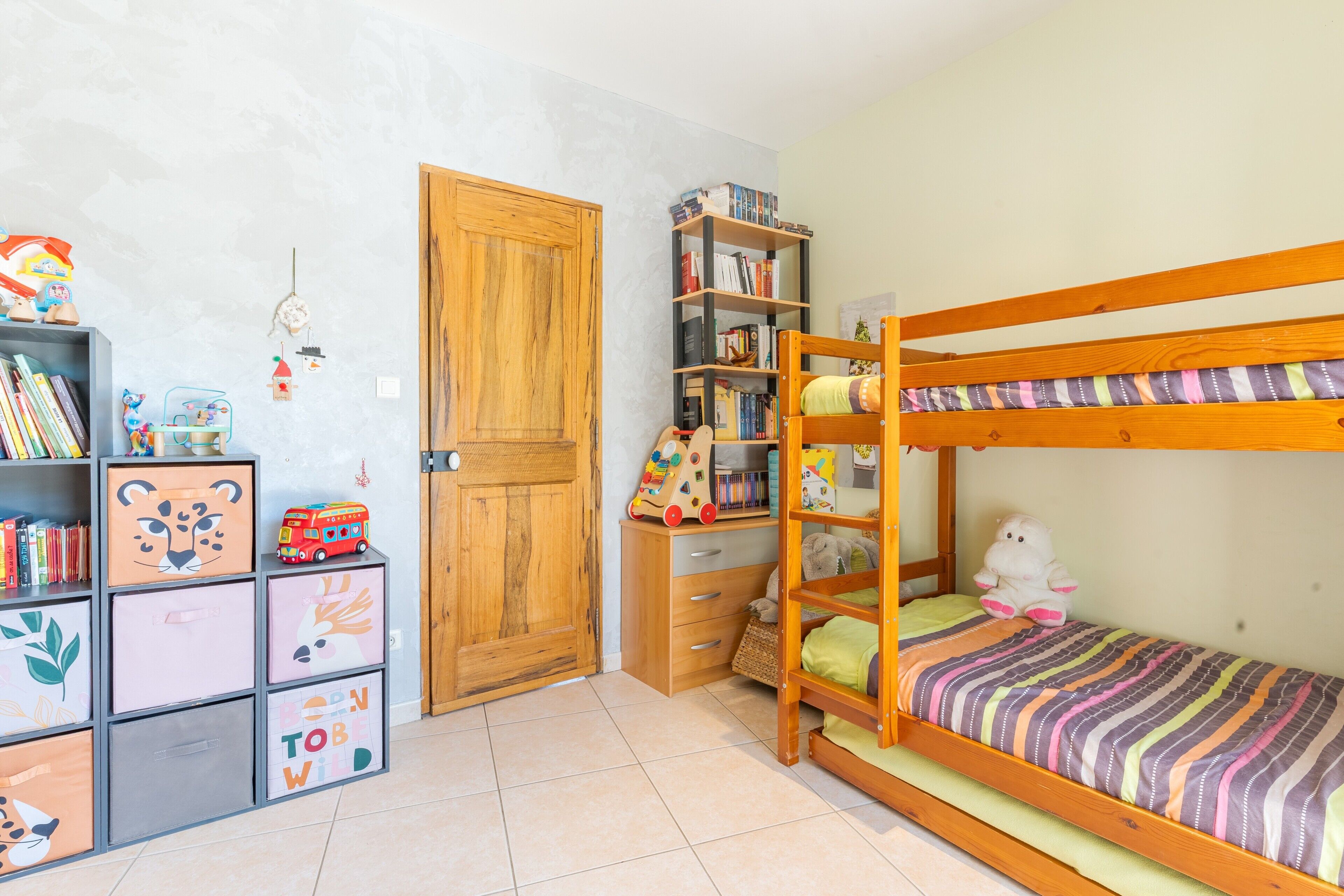 4 habitaciones, tabla de planchar con plancha y wifi gratis 