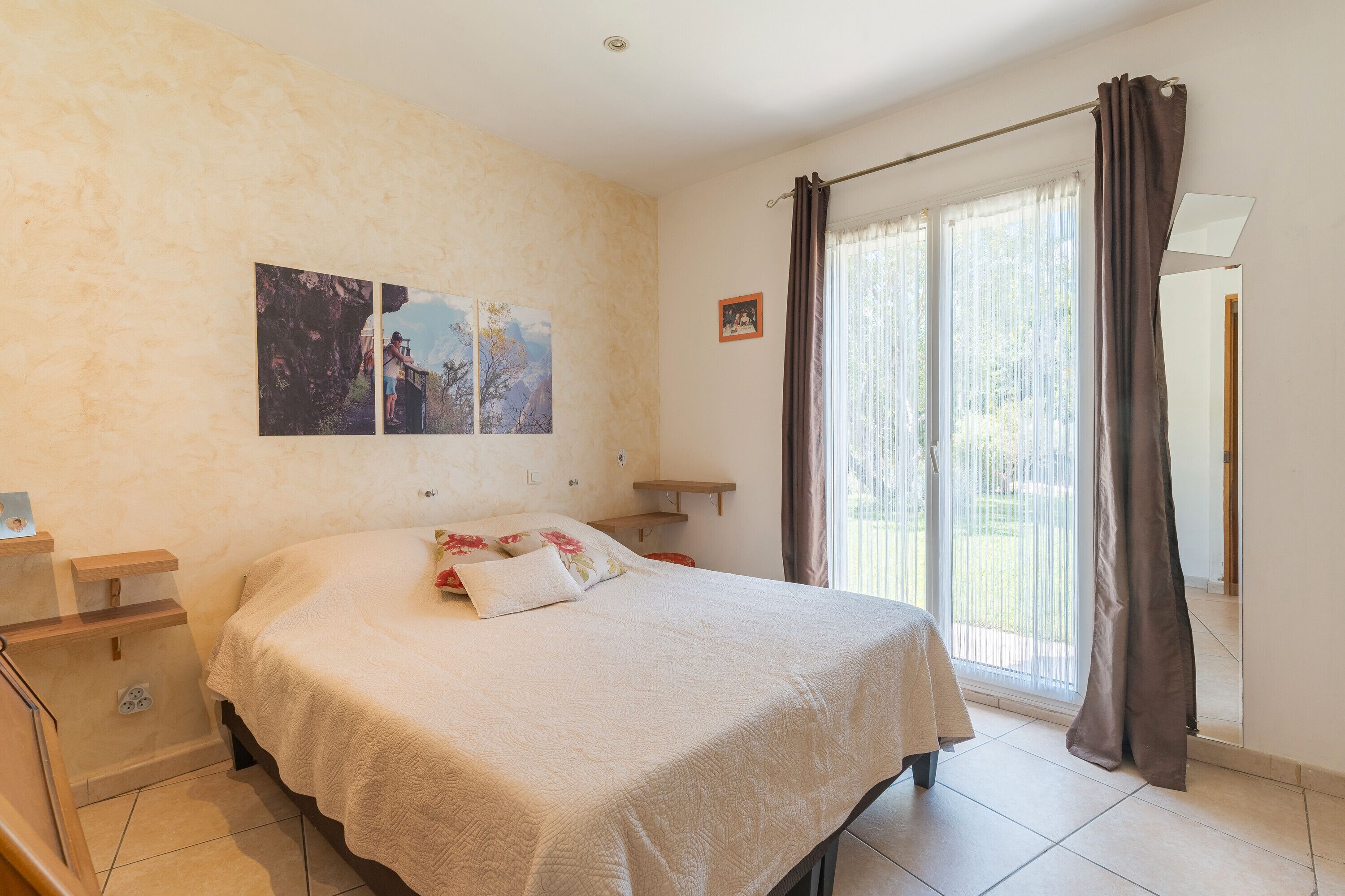 4 chambres, fer et planche à repasser, Wi-Fi gratuit, draps fournis