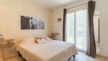 4 chambres, fer et planche à repasser, Wi-Fi gratuit, draps fournis