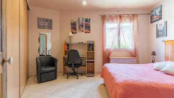 4 多间卧室、熨斗/熨衣板、免费 WiFi、床单