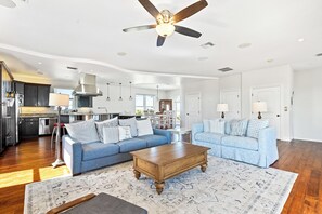 Een smart-tv, tafelvoetbal en boeken