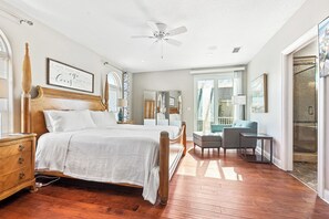 4 slaapkamers, een bureau, een strijkplank/strijkijzer, gratis wifi