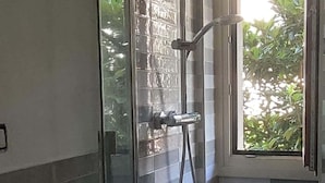Shower, hair dryer, towels, soap - Bèz Apartment in Milan Tortona street Fashion design district  (Milano)