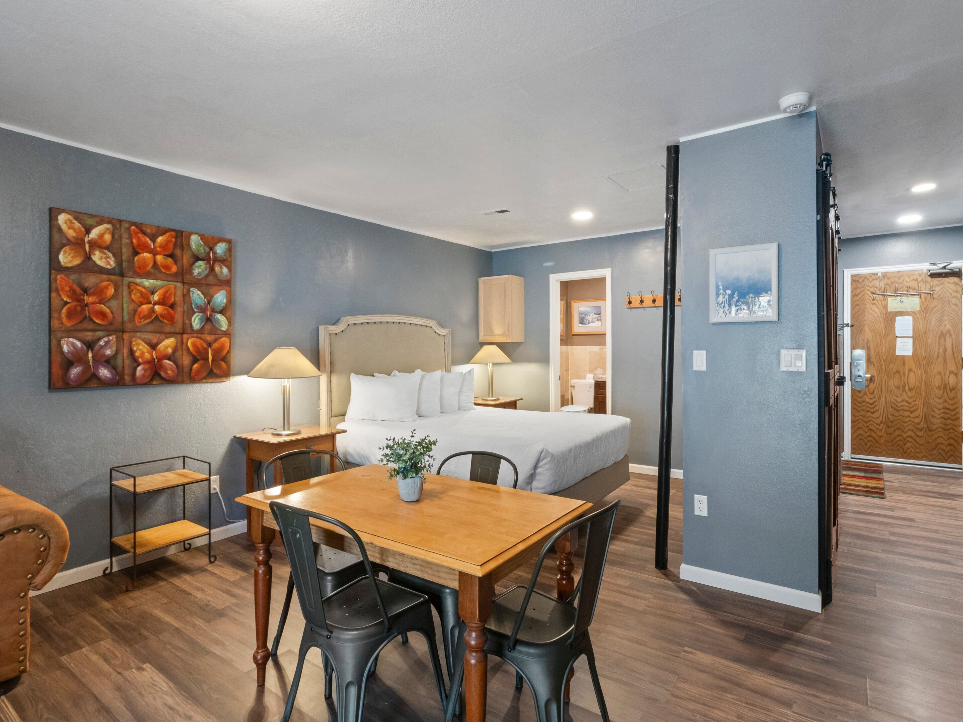 1 chambre, bureau, fer et planche à repasser, Wi-Fi gratuit