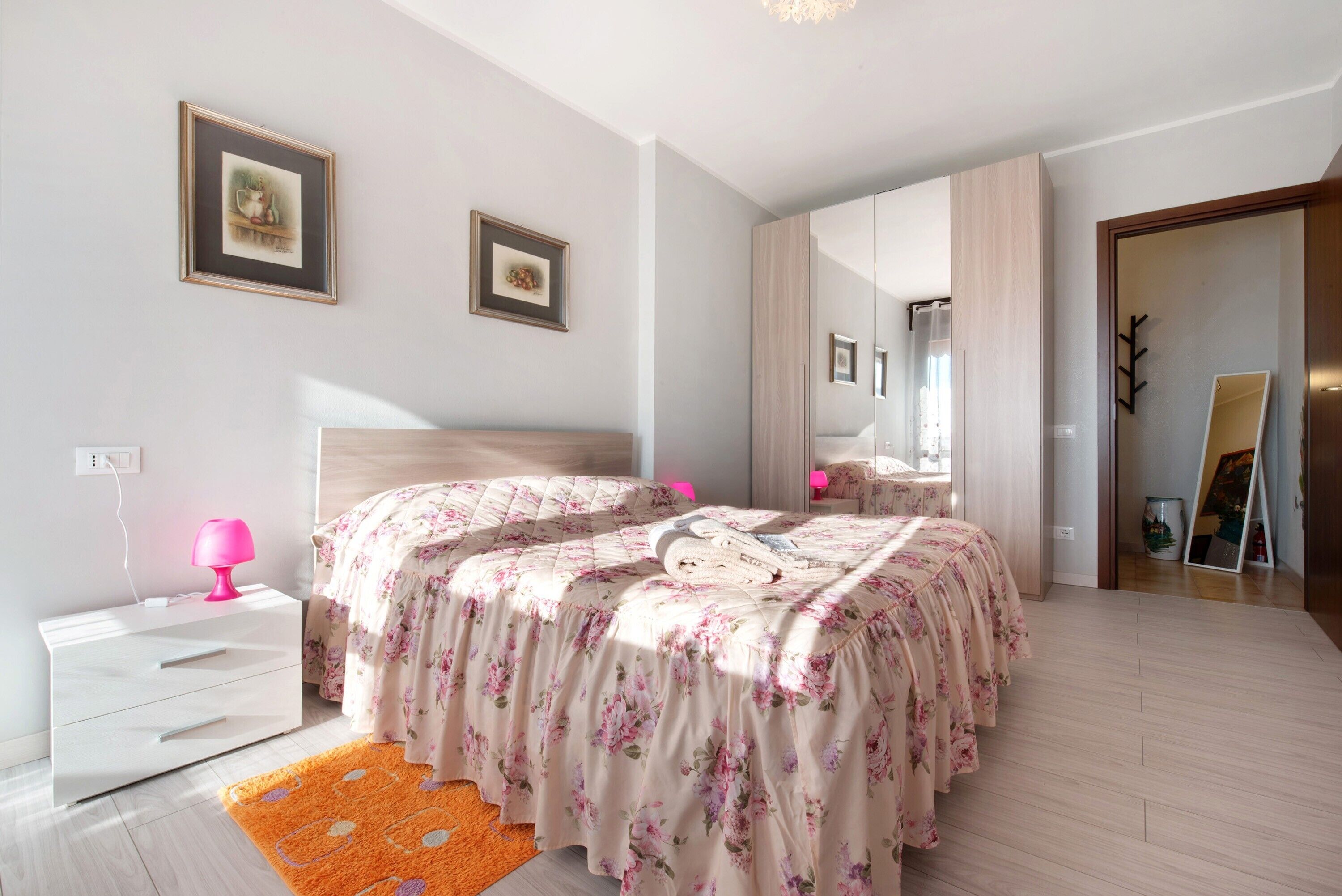 1 chambre, fer et planche à repasser, Wi-Fi gratuit, draps fournis