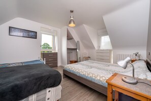 3 bedrooms, free WiFi, bed sheets - Holiday Home 'La Longère Du Cosquer' with Private Terrace, Garden and Wi-Fi (Baden)