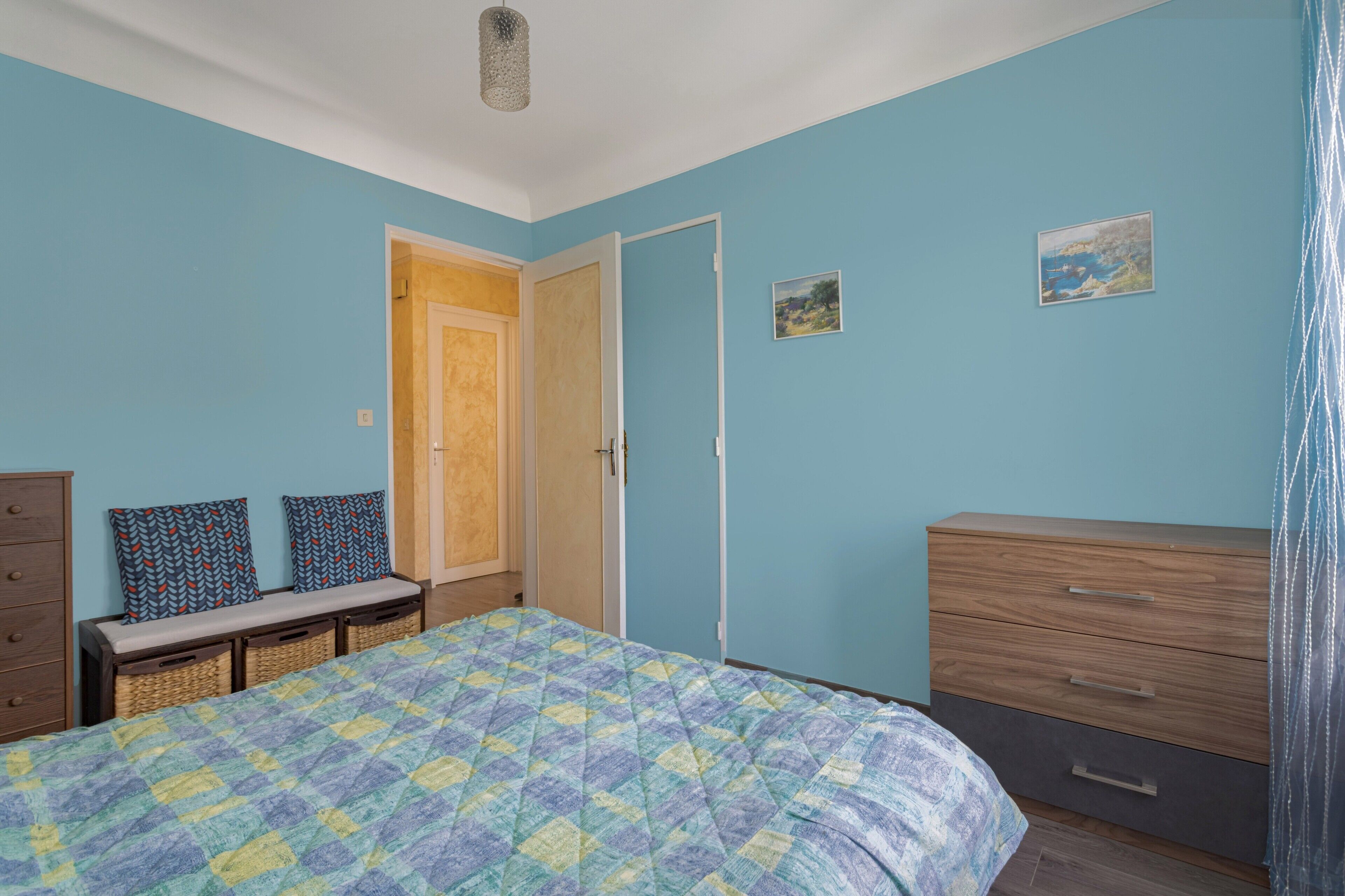 1 bedroom, iron/ironing board, free WiFi