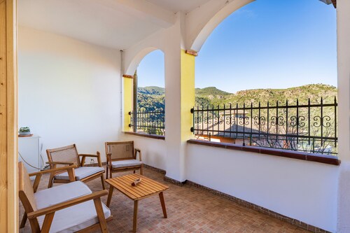 Appartement 'Su Nurassolu Ussassai' avec vue sur les montagnes, terrasse privée et Wi-Fi